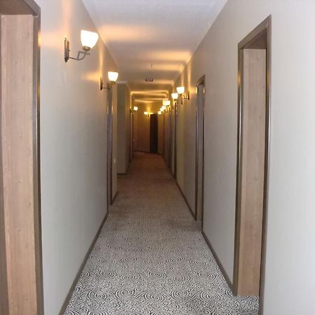 Hotel Cristal Palace ティビリシ エクステリア 写真